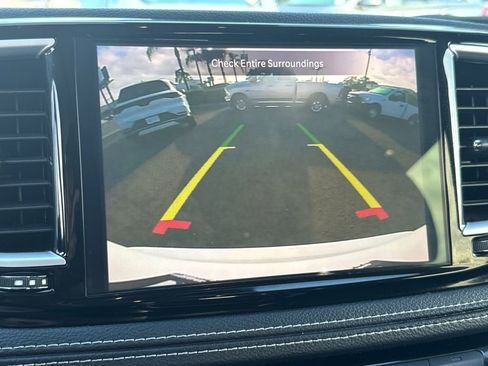 Certified 2023 Chrysler Pacifica Limited FWD image 30