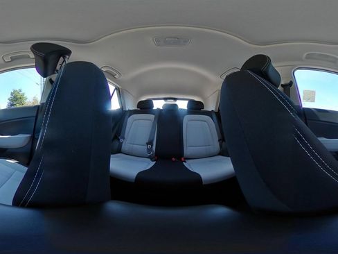 Used 2025 Hyundai Venue SEL FWD image 43