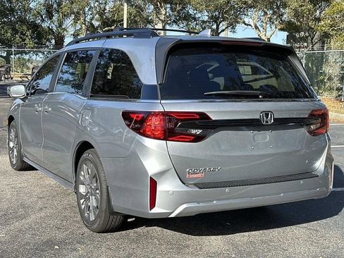 New 2026 Honda Odyssey Touring image 5
