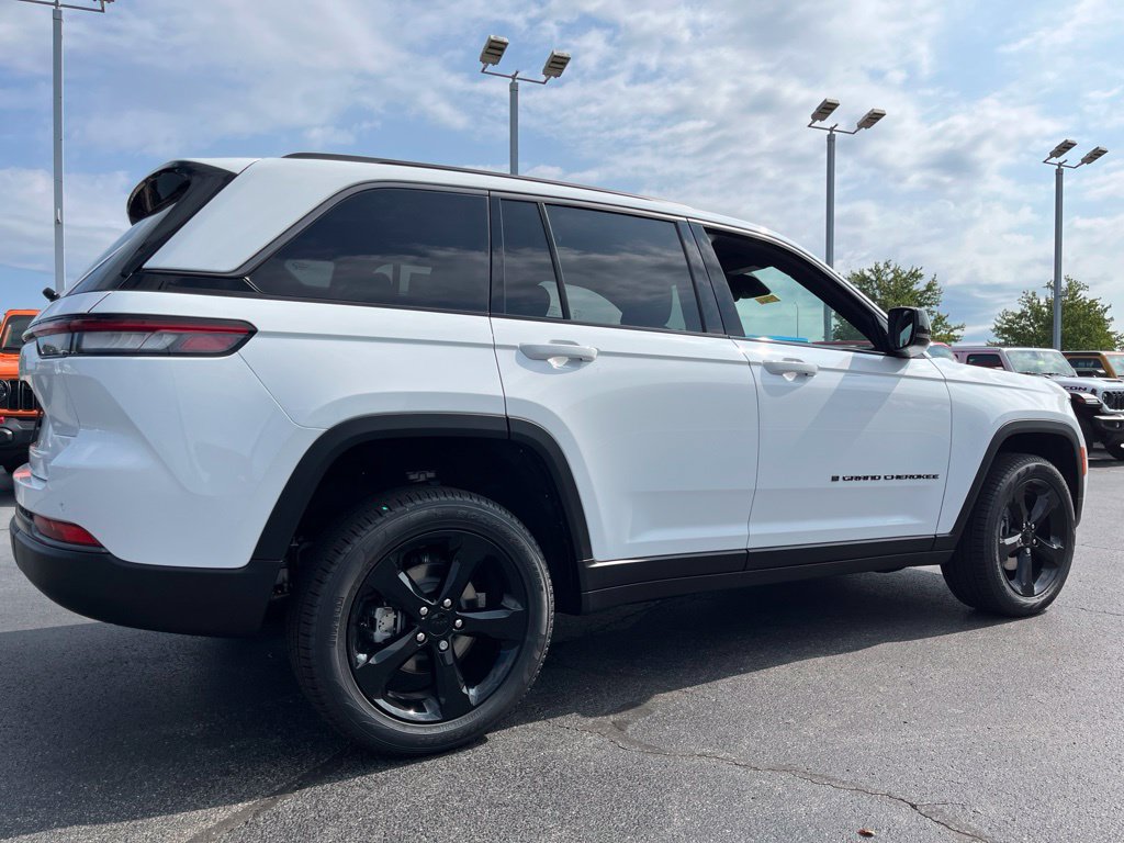 New 2026 Jeep Grand Cherokee Limited w/ Limited Altitude Package AWD/4WD image 30