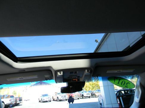 Used 2017 Cadillac Escalade Luxury image 20