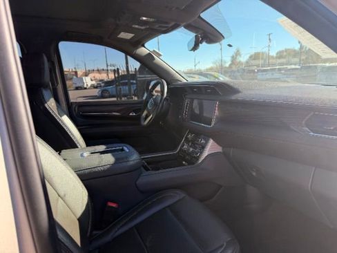 Used 2021 GMC Yukon XL Denali w/ Denali Premium Package image 11