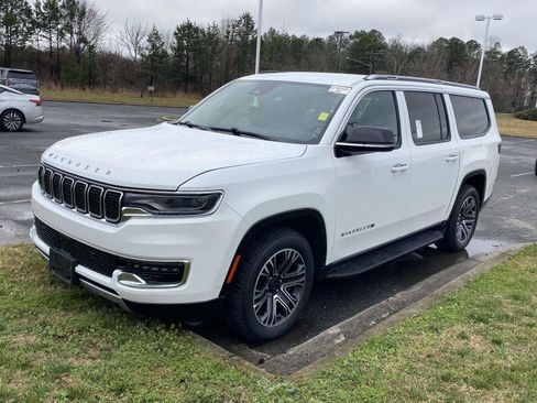 Used 2022 Nissan Maxima SR w/ Sport Mat Group image 3