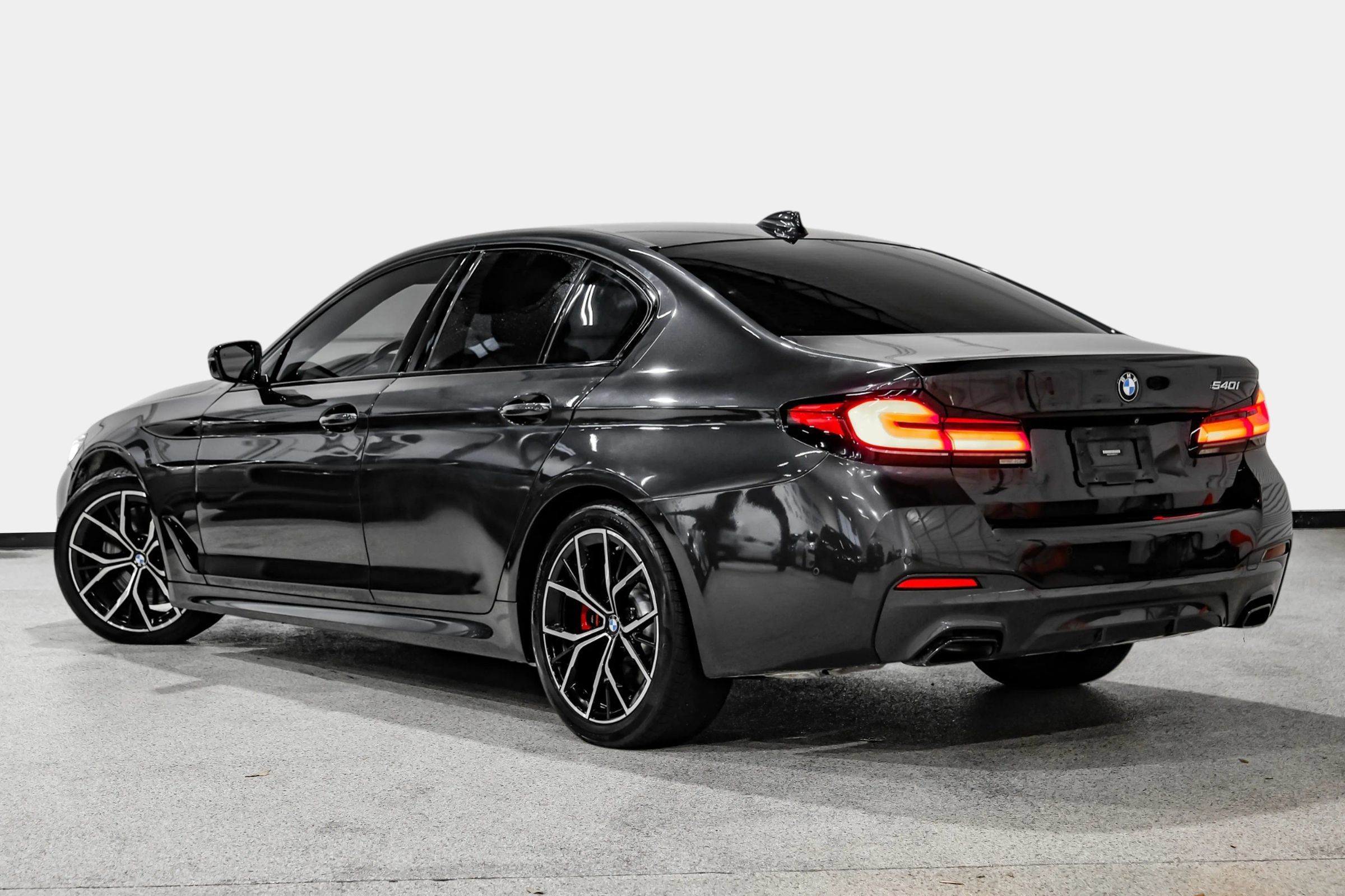 Used 2021 BMW 540i w/ M Sport Package RWD image 8