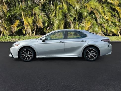 Used 2023 Toyota Camry SE image 8