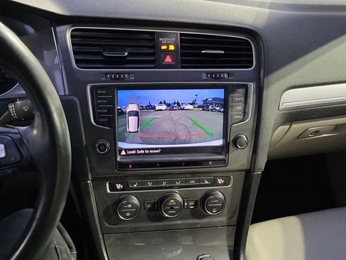 Used 2016 Volkswagen e-Golf SEL Premium image 12