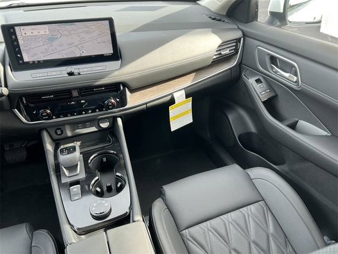 New 2026 Nissan Rogue Platinum image 35