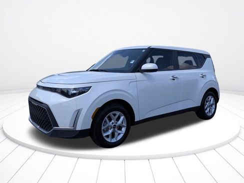 Used 2025 Kia Soul LX w/ LX Technology Package FWD image 7