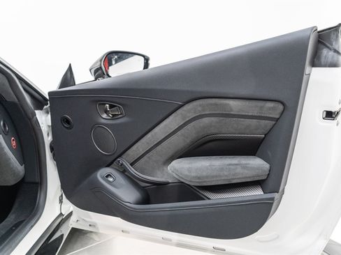 Used 2023 Aston Martin V8 Vantage Coupe RWD image 50