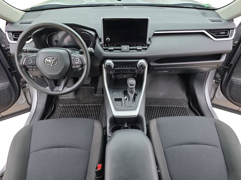 Used 2023 Toyota RAV4 LE FWD image 9