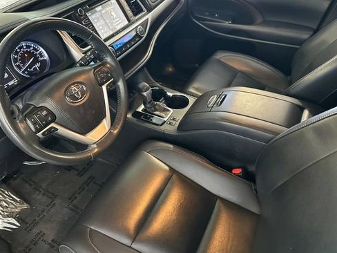 Certified 2019 Toyota Highlander XLE AWD/4WD image 13