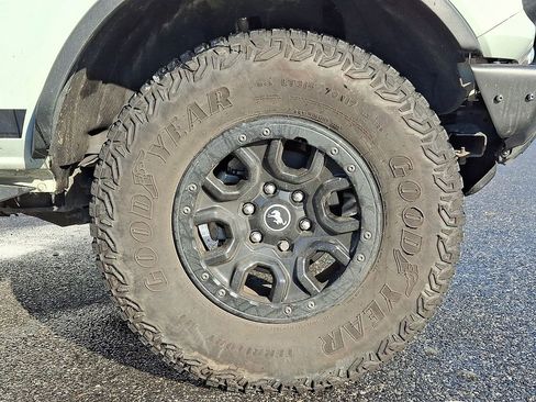 Used 2022 Ford Bronco Wildtrak image 8