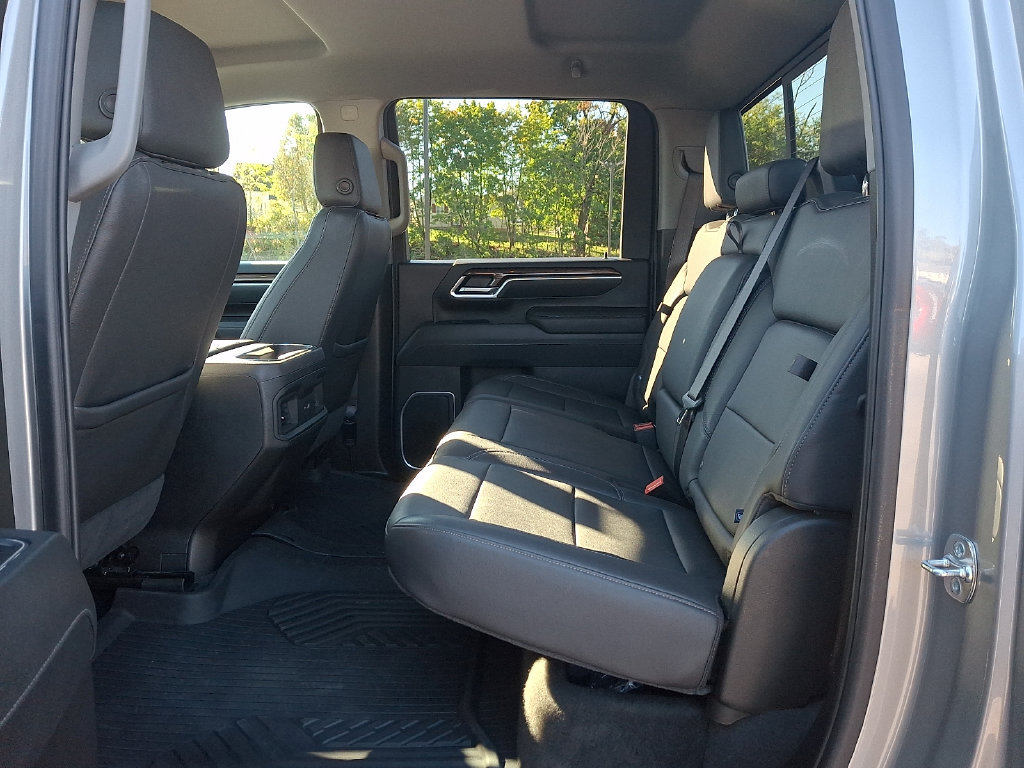 Used 2025 Chevrolet Silverado 3500 LT w/ Trail Boss Package AWD/4WD image 10