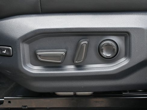 Used 2025 Toyota Tundra Platinum AWD/4WD image 16