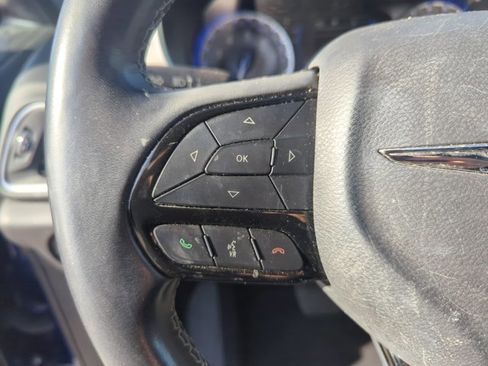 Used 2018 Chrysler Pacifica Touring-L image 14