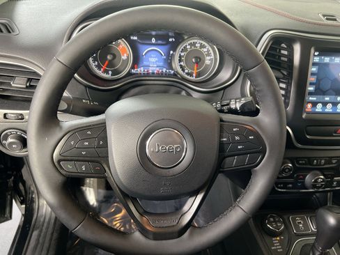 Used 2022 Jeep Cherokee Trailhawk image 11