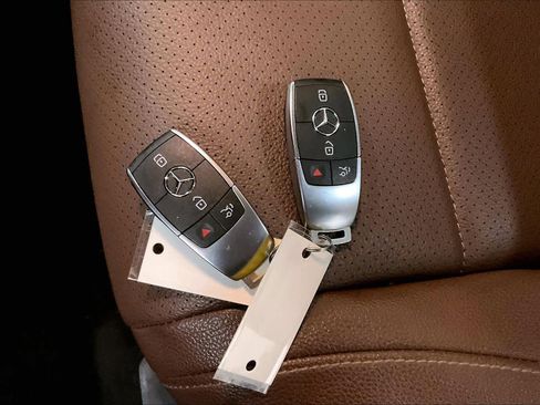 Used 2024 Mercedes-Benz GLS 450 4MATIC image 13