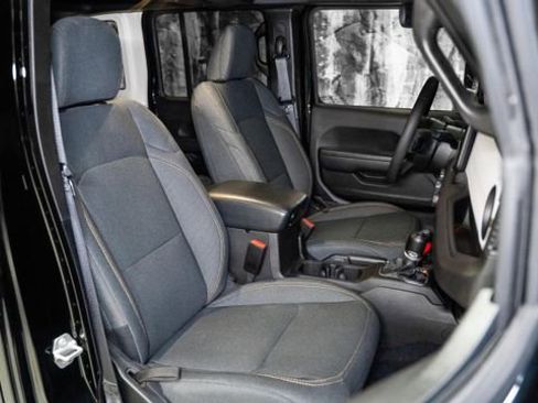 Used 2024 Jeep Wrangler Unlimited image 8