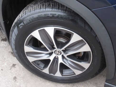 Used 2020 Toyota Highlander XLE image 4