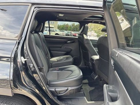 Used 2021 Toyota Highlander XSE AWD/4WD image 23
