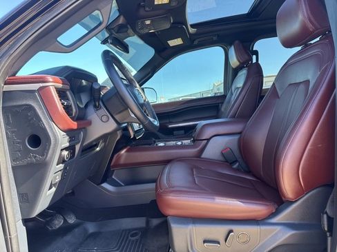 Used 2024 Ford Expedition Limited image 2