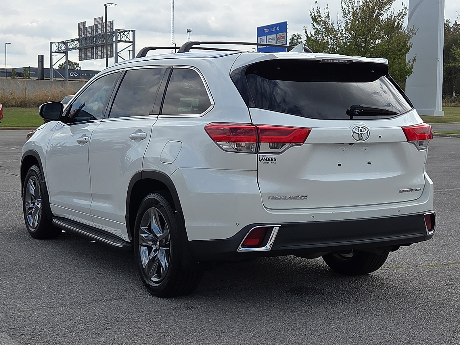 Used 2018 Toyota Highlander Limited Platinum AWD/4WD image 4