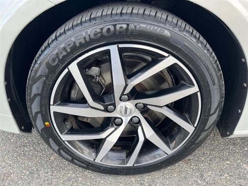 Used 2020 Volvo S60 T6 Momentum image 6