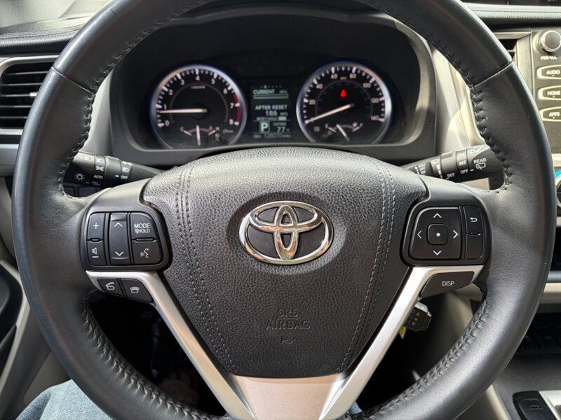 Used 2016 Toyota Highlander Plus FWD image 11