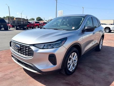 Used 2023 Ford Escape Active w/ Tech Pack #1 AWD/4WD image 1