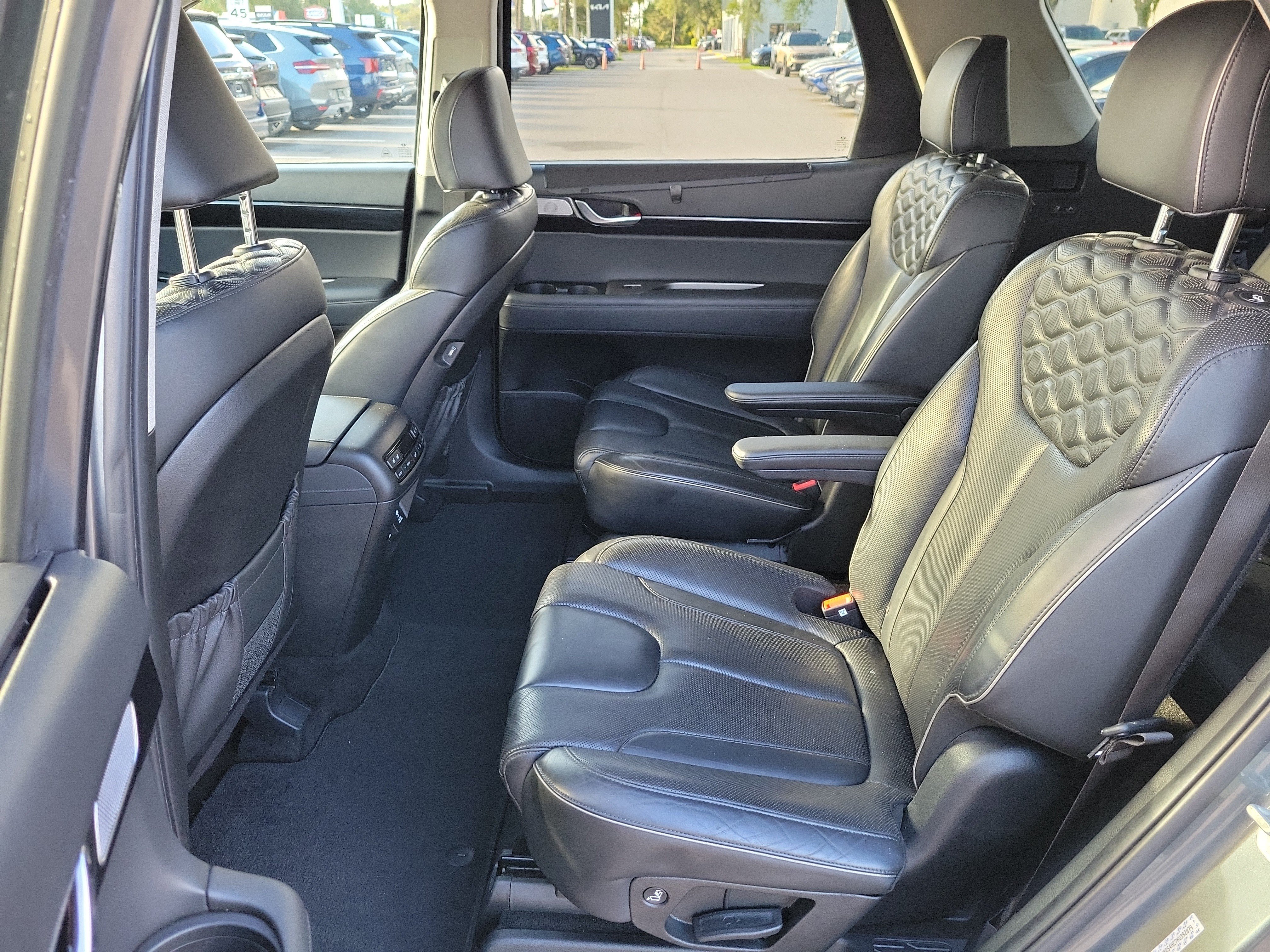 Used 2022 Hyundai Palisade Limited w/ Cargo Package FWD image 16