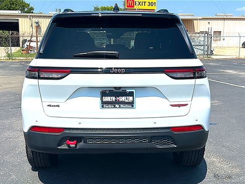 Used 2022 Jeep Grand Cherokee Trailhawk AWD/4WD image 7