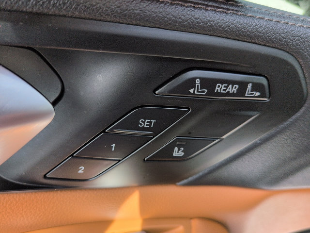 Used 2022 BMW X7 xDrive40i w/ Premium Package AWD/4WD image 16