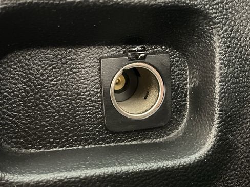 Used 2018 Ford Edge SE image 25