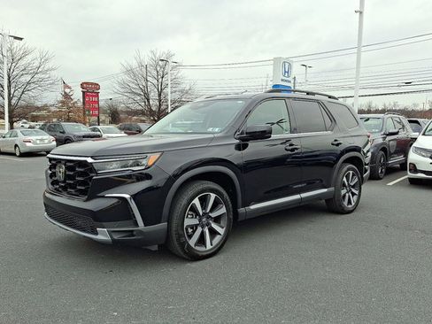 Certified 2025 Honda Pilot Touring image 3