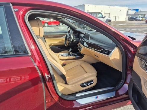 Used 2022 BMW 750i xDrive w/ Executive Package image 10