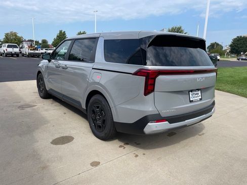 New 2027 Kia Carnival FWD image 7