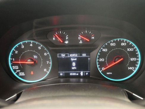 Used 2018 Chevrolet Equinox LT image 25