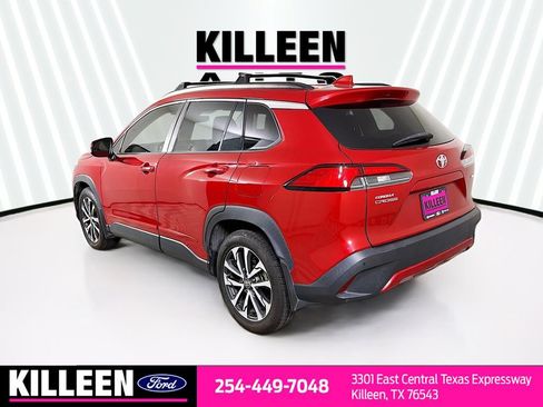 Used 2022 Toyota Corolla Cross XLE w/ Convenience Package FWD image 6