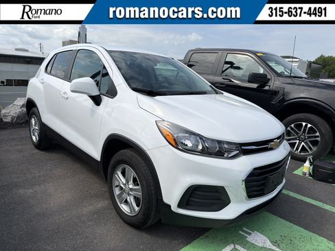 Used 2022 Chevrolet Trax LS w/ Tint and Cruise Package AWD/4WD image 1