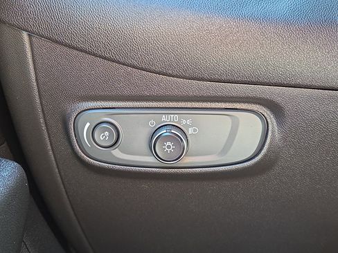 Used 2023 Chevrolet Equinox LS image 25