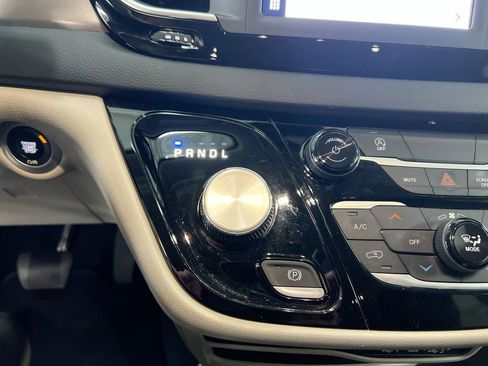 Used 2023 Chrysler Voyager LX image 17