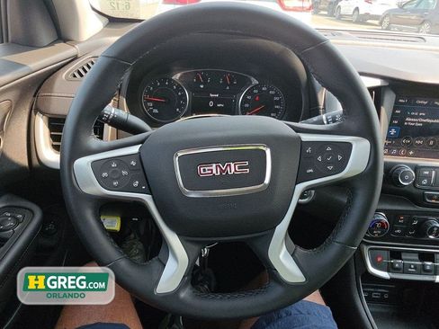 Used 2023 GMC Terrain SLT w/ Tech Package FWD image 11