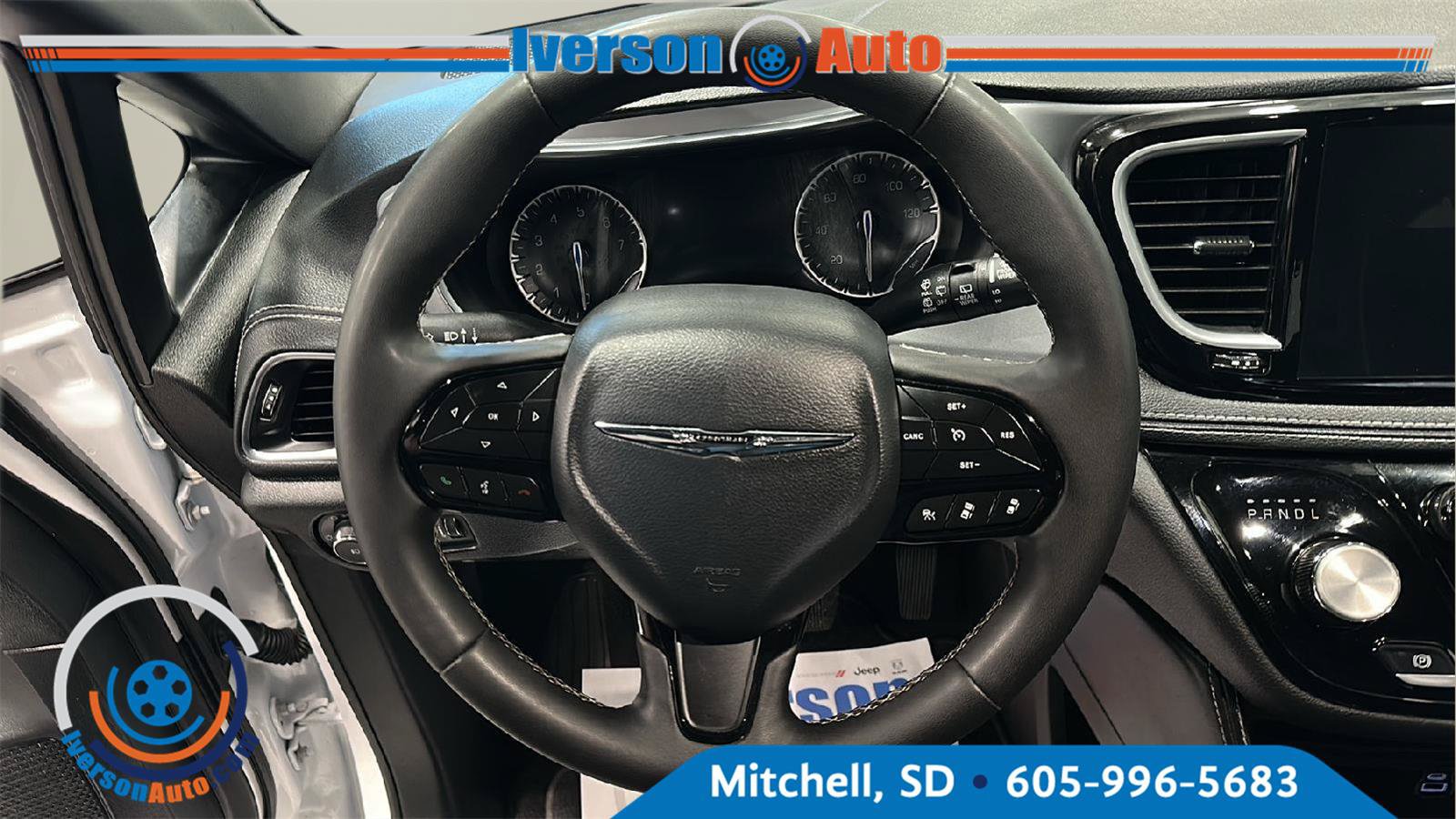 Used 2025 Chrysler Pacifica Limited FWD image 16