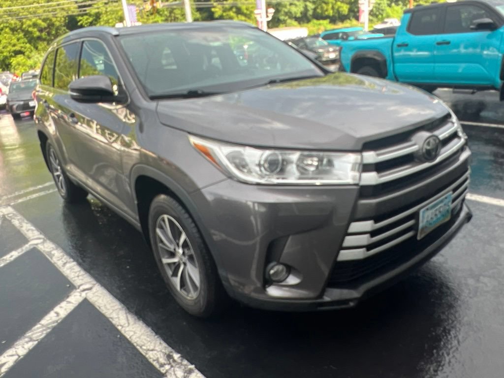 Certified 2018 Toyota Highlander XLE AWD/4WD image 17