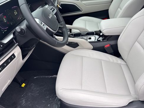 New 2025 Kia Telluride S image 9