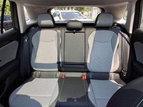 Used 2025 Volkswagen Tiguan SE AWD/4WD image 13