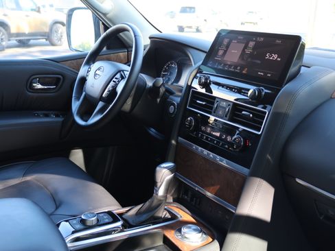 Used 2024 Nissan Armada SL AWD/4WD image 38