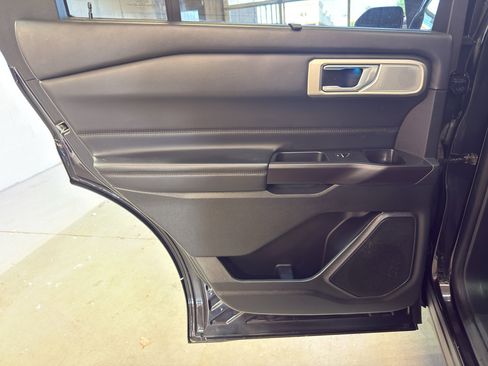 Used 2020 Ford Explorer Platinum w/ Premium Technology Package AWD/4WD image 29