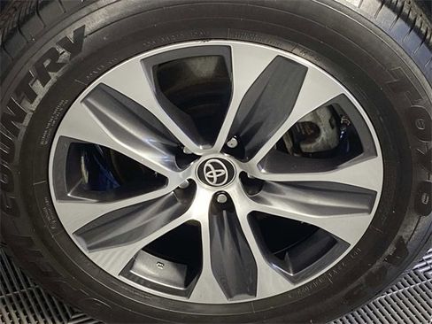 Used 2022 Toyota Highlander XLE image 31