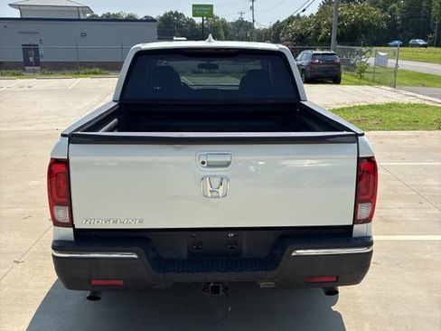 Used 2017 Honda Ridgeline RTL-T image 4